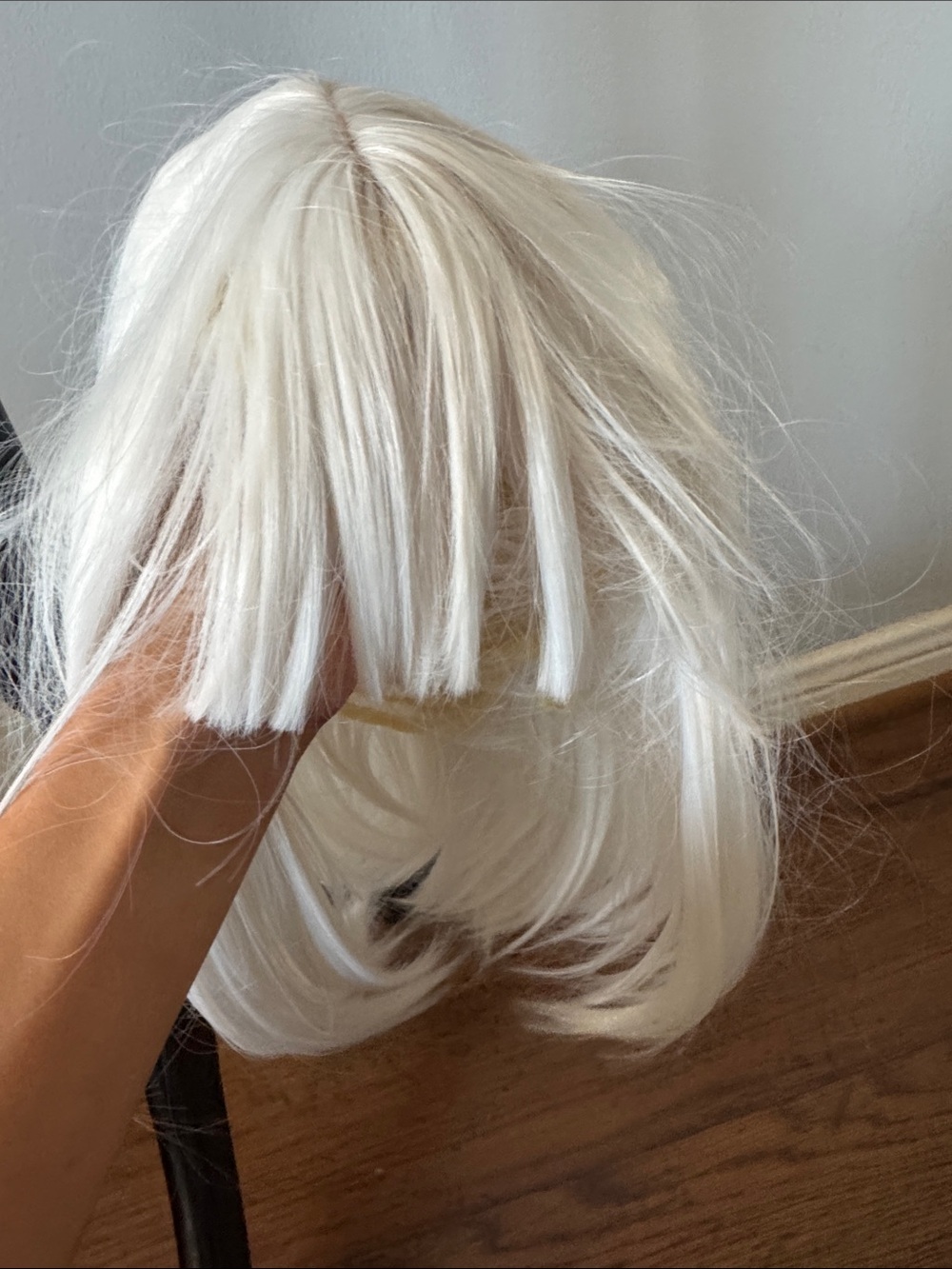 White Short Hair Wig - Women's Synthetic Hair 35.B - Picture 3 of 11